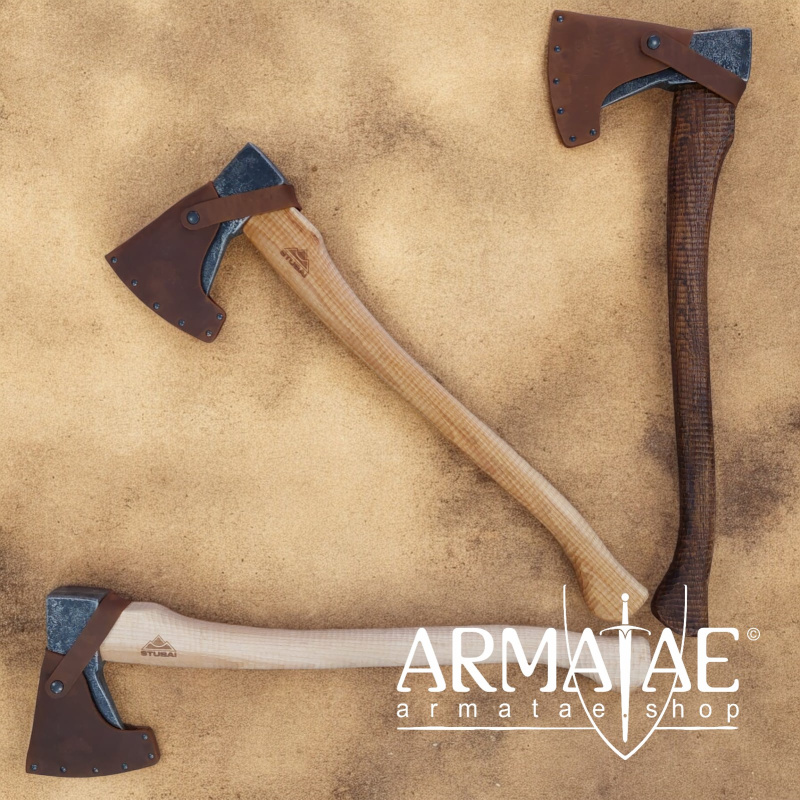 Stubai ® Bushcraft Outdoor Axt mit gefetteter Lederscheide auf https://armatae.shop Stubai ® Bushcraft Outdoor Axt mit gefetteter Lederscheide auf https://armatae.shop