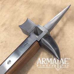 Kriegshammer von Windlass mit 4 Spitzen auf https://armatae.shop