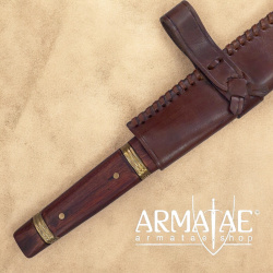 Sax von Beagnoth mit Lederscheide auf https://armatae.shop Sax von Beagnoth mit Lederscheide auf https://armatae.shop