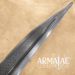 Sax von Beagnoth mit Lederscheide auf https://armatae.shop Sax von Beagnoth mit Lederscheide auf https://armatae.shop
