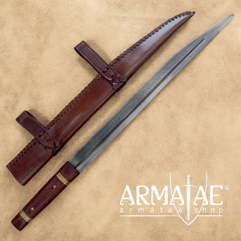 Sax von Beagnoth mit Lederscheide auf https://armatae.shop Sax von Beagnoth mit Lederscheide auf https://armatae.shop