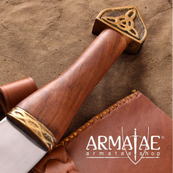Wikinger Sax mit Holzgriff und Lederscheide auf https://armatae.shop Wikinger Sax mit Holzgriff und Lederscheide auf https://armatae.shop