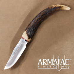 Muela Jagdmesser mit Hirschhorngriff und Lederscheide mit Halsband auf https://armatae.shop