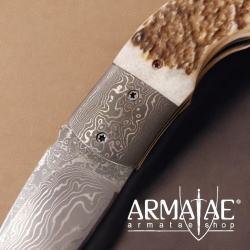 High End Damast Taschenmesser mit Hirschhorn Griffschalen auf https://armatae.shop