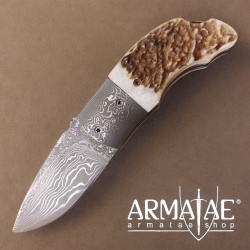 High End Damast Taschenmesser mit Hirschhorn Griffschalen auf https://armatae.shop