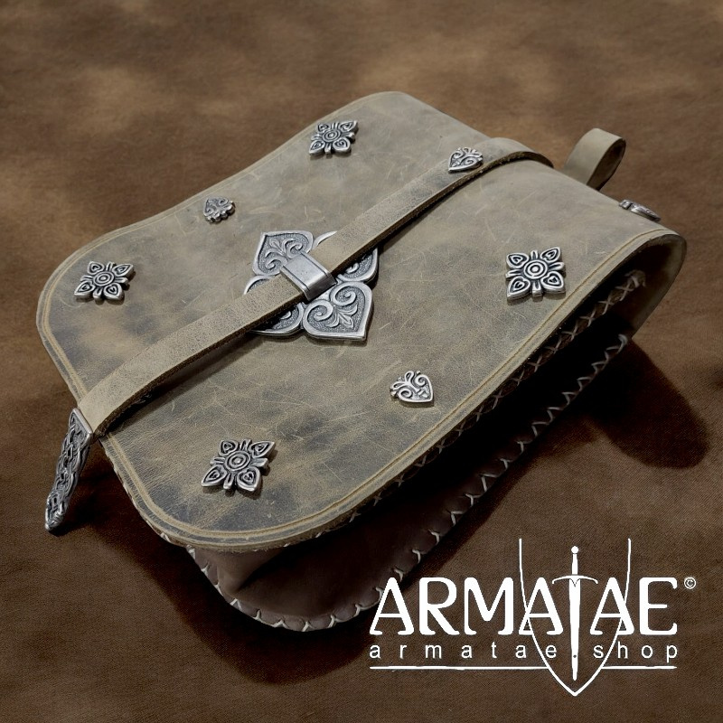 XL Tarsoly Gürteltasche | Handarbeit auf https://armatae.shop XL Tarsoly Gürteltasche | Handarbeit auf https://armatae.shop