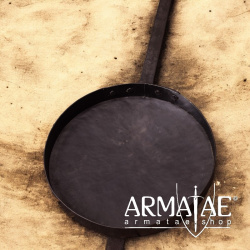 Rustikale Bratpfanne mit langem Griff auf https://armatae.shop Rustikale Bratpfanne mit langem Griff auf https://armatae.shop