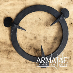 Pfannenknecht, Topfuntersatz aus Schmiedeeisen auf https://armatae.shop Pfannenknecht, Topfuntersatz aus Schmiedeeisen auf https://armatae.shop