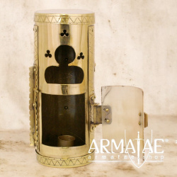 Laterne mit Horntür und Holzgriff auf https://armatae.shop Laterne mit Horntür und Holzgriff auf https://armatae.shop