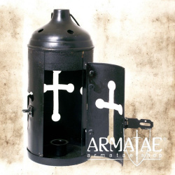 Laterne aus Stahl mit Kreuzfenstern, pulverbeschichtet auf https://armatae.shop