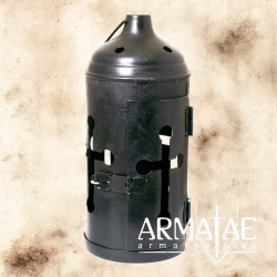 Laterne aus Stahl mit Kreuzfenstern, pulverbeschichtet auf https://armatae.shop Laterne aus Stahl mit Kreuzfenstern, pulverbeschichtet auf https://armatae.shop