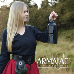 Laterne aus Stahl mit Kreuzfenstern, pulverbeschichtet auf https://armatae.shop Laterne aus Stahl mit Kreuzfenstern, pulverbeschichtet auf https://armatae.shop
