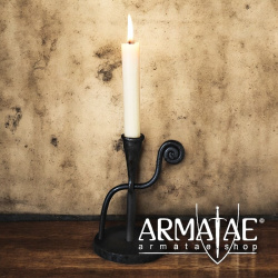 Handgeschmiedeter Kerzenständer im historischen Design auf https://armatae.shop Handgeschmiedeter Kerzenständer im historischen Design auf https://armatae.shop