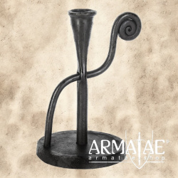 Handgeschmiedeter Kerzenständer im historischen Design auf https://armatae.shop Handgeschmiedeter Kerzenständer im historischen Design auf https://armatae.shop
