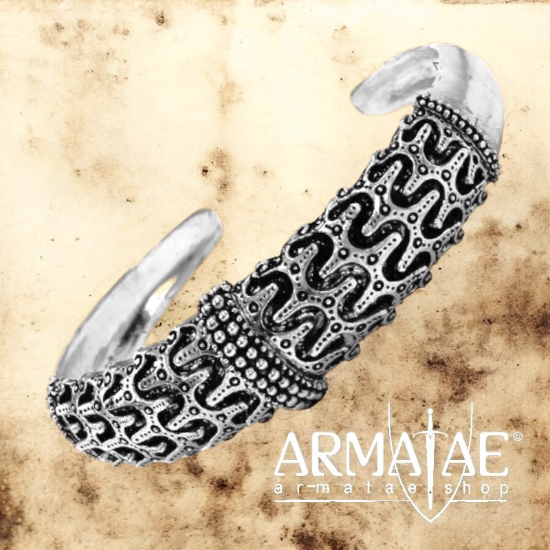 Wikinger Armreif Falster versilberte Bronze - Replik 10. Jhd. auf https://armatae.shop Wikinger Armreif Falster versilberte Bronze - Replik 10. Jhd. auf https://armatae.shop