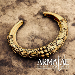 Schwerer Wikinger-Armreif "Hornelund" aus Bronze auf https://armatae.shop Schwerer Wikinger-Armreif "Hornelund" aus Bronze auf https://armatae.shop