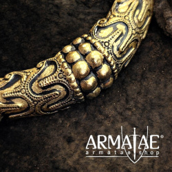 Schwerer Wikinger-Armreif "Hornelund" aus Bronze auf https://armatae.shop Schwerer Wikinger-Armreif "Hornelund" aus Bronze auf https://armatae.shop