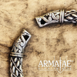 Der Wikinger Armreif von Lilla Rone auf https://armatae.shop