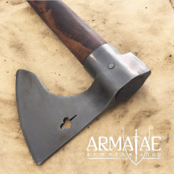 70 cm Schaukampf Reiteraxt aus HARDOX 450 Stahl mit Eschenstiel auf https://armatae.shop 70 cm Schaukampf Reiteraxt aus HARDOX 450 Stahl mit Eschenstiel auf https://armatae.shop