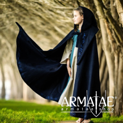 Kinderumhang mit Stickerei Wolle "Hedda" Blau auf https://armatae.shop Kinderumhang mit Stickerei Wolle "Hedda" Blau auf https://armatae.shop
