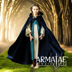 Kinderumhang mit Stickerei Wolle "Hedda" Blau auf https://armatae.shop Kinderumhang mit Stickerei Wolle "Hedda" Blau auf https://armatae.shop