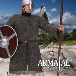 Kettenhemd Hauberk Gr. M, Federstahl, ID 8 mm, unbehandelt auf https://armatae.shop Kettenhemd Hauberk Gr. M, Federstahl, ID 8 mm, unbehandelt auf https://armatae.shop
