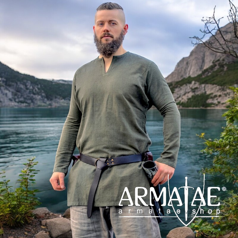 Tunika Ragnar Leinen Olivgrün auf https://armatae.shop Tunika Ragnar Leinen Olivgrün auf https://armatae.shop