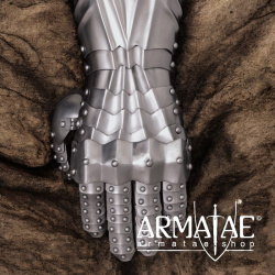 Plattenhandschuhe, blank, vernietet und vernäht auf https://armatae.shop Plattenhandschuhe, blank, vernietet und vernäht auf https://armatae.shop