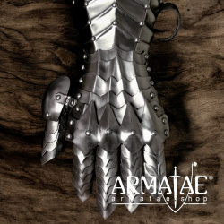 Plattenhandschuhe, blank, vernietet und vernäht auf https://armatae.shop Plattenhandschuhe, blank, vernietet und vernäht auf https://armatae.shop