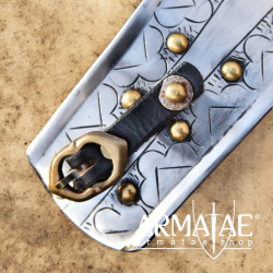Mittelalterlicher Brustpanzer, Harnisch mit Gravierungen, Stahl auf https://armatae.shop Mittelalterlicher Brustpanzer, Harnisch mit Gravierungen, Stahl auf https://armatae.shop