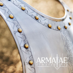 Mittelalterlicher Brustpanzer, Harnisch mit Gravierungen, Stahl auf https://armatae.shop Mittelalterlicher Brustpanzer, Harnisch mit Gravierungen, Stahl auf https://armatae.shop
