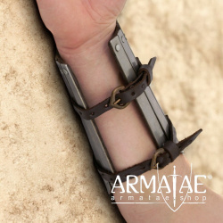 Armstulpe mit Stahlstreifen auf https://armatae.shop Armstulpe mit Stahlstreifen auf https://armatae.shop