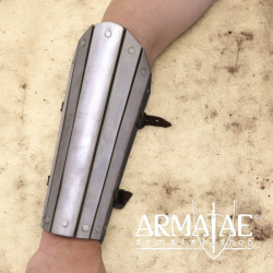 Armstulpe mit Stahlstreifen auf https://armatae.shop Armstulpe mit Stahlstreifen auf https://armatae.shop