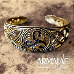 Keltischer Armreif aus polierter Schmuckbronze auf https://armatae.shop Keltischer Armreif aus polierter Schmuckbronze auf https://armatae.shop
