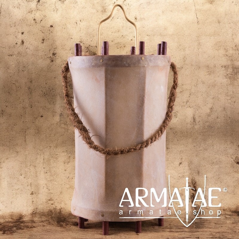 Historische Replik einer Laterne aus Holz mit Rohhaut auf https://armatae.shop Historische Replik einer Laterne aus Holz mit Rohhaut auf https://armatae.shop