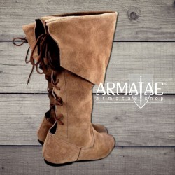Leonardo Carbone Stulpenstiefel Geoffrey in Braun auf https://armatae.shop Leonardo Carbone Stulpenstiefel Geoffrey in Braun auf https://armatae.shop