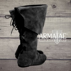 Leonardo Carbone Stulpenstiefel Geoffrey in Schwarz auf https://armatae.shop Leonardo Carbone Stulpenstiefel Geoffrey in Schwarz auf https://armatae.shop