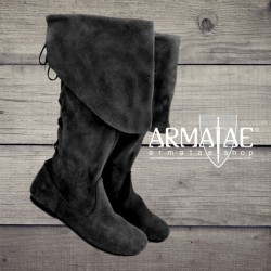 Leonardo Carbone Stulpenstiefel Geoffrey in Schwarz auf https://armatae.shop Leonardo Carbone Stulpenstiefel Geoffrey in Schwarz auf https://armatae.shop