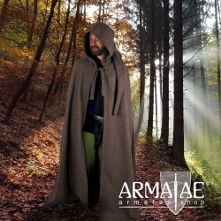 Großer Wollumhang Hervir in versch. Farben auf https://armatae.shop Großer Wollumhang Hervir in versch. Farben auf https://armatae.shop