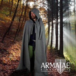 Großer Wollumhang Hervir in versch. Farben auf https://armatae.shop Großer Wollumhang Hervir in versch. Farben auf https://armatae.shop