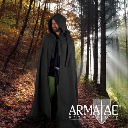 Großer Wollumhang Hervir in versch. Farben auf https://armatae.shop Großer Wollumhang Hervir in versch. Farben auf https://armatae.shop
