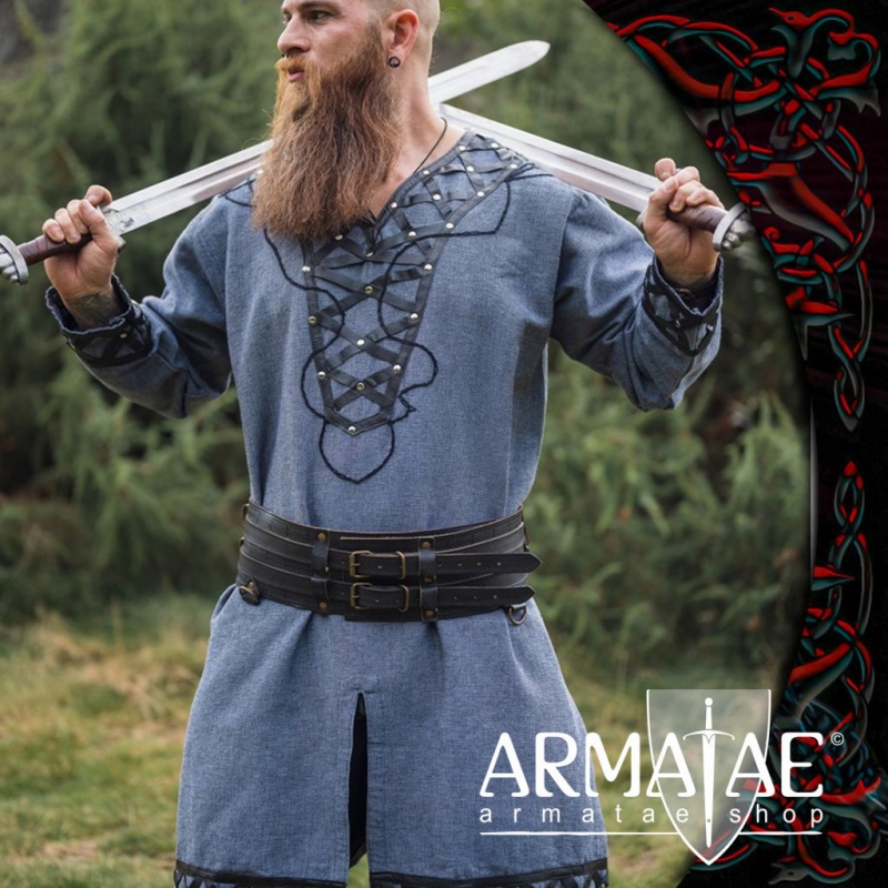 Armatae.shop Tunika Erik mit Leder Blaugrau ALC-8149blgr 1 von Leonardo Carbone Armatae.shop Tunika Erik mit Leder Blaugrau ALC-8149blgr 1 von Leonardo Carbone